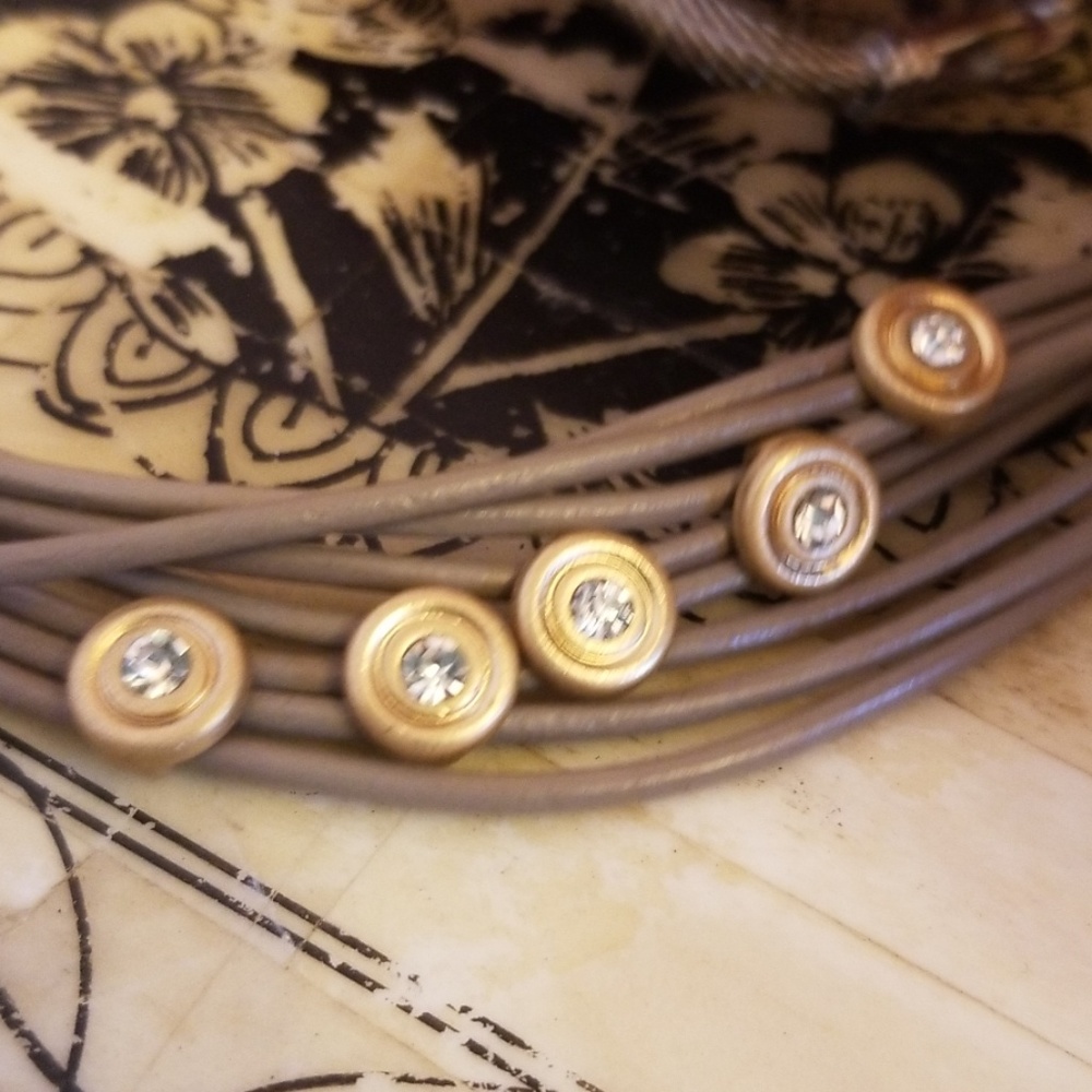 Grey and gold choker - Picture 2 of 4